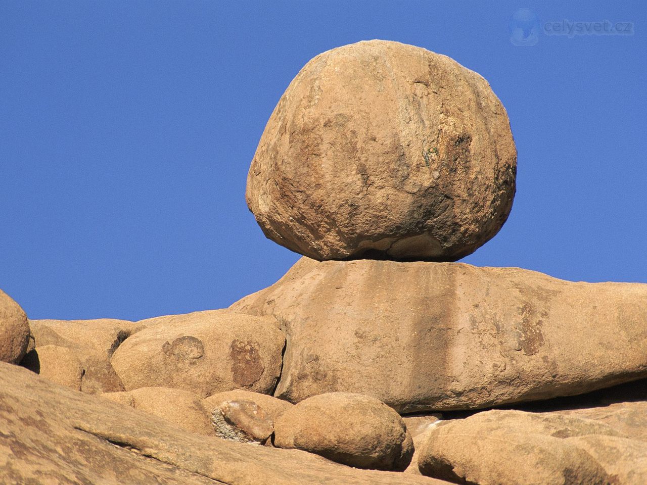 Foto: Granite Boulder, Pontok Mountains, Spitzkoppe, Namibia