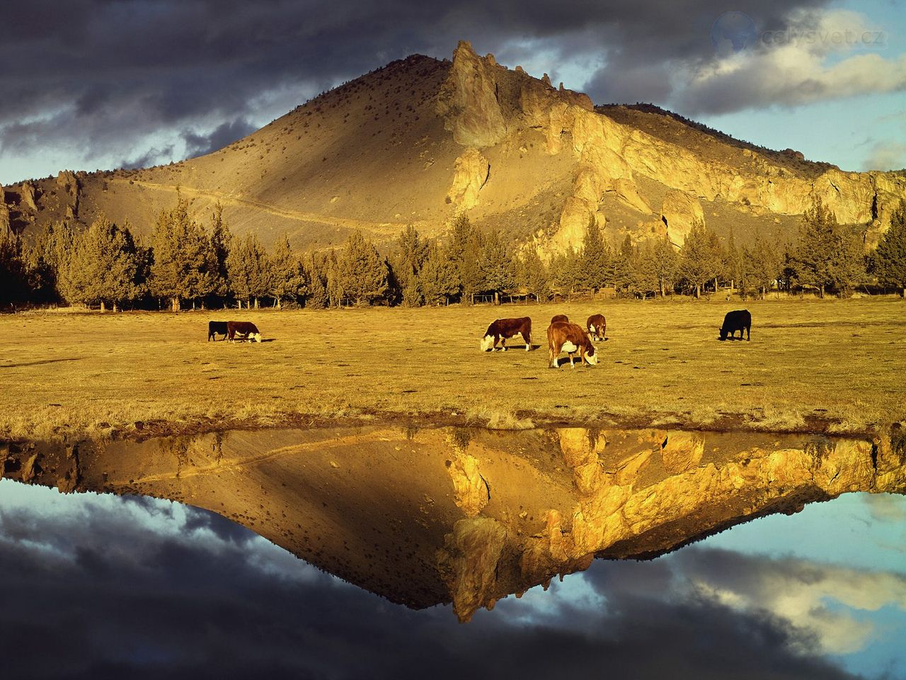 Foto: Mountain Reflection, Near Smith Rock State Park, Oregon