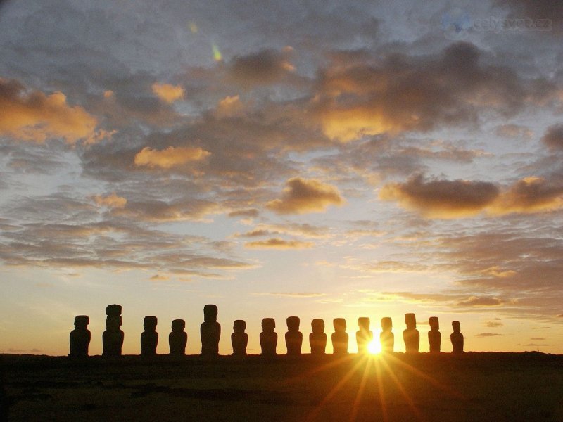 Foto: Moais At Dawn, Ahu Tongariki, Easter Island, Chile