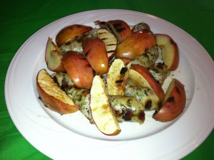 Recept online: Grilovan klobsy s  jablky: Grilovan bl klobsy s plohou ze zkaramelizovanch jablek