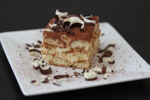 Recept online: Tiramisu: Neodolateln italsk dezert - kombinace pikot, tradinho  smetanovho sra, koaku, kvy a okoldy