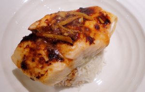 Recept online: Zapeen losos s eichovou zlivkou: Filety z lososa zapeen s rozmixovnou eichou, rajaty, cibul, esnekem a smetanou
